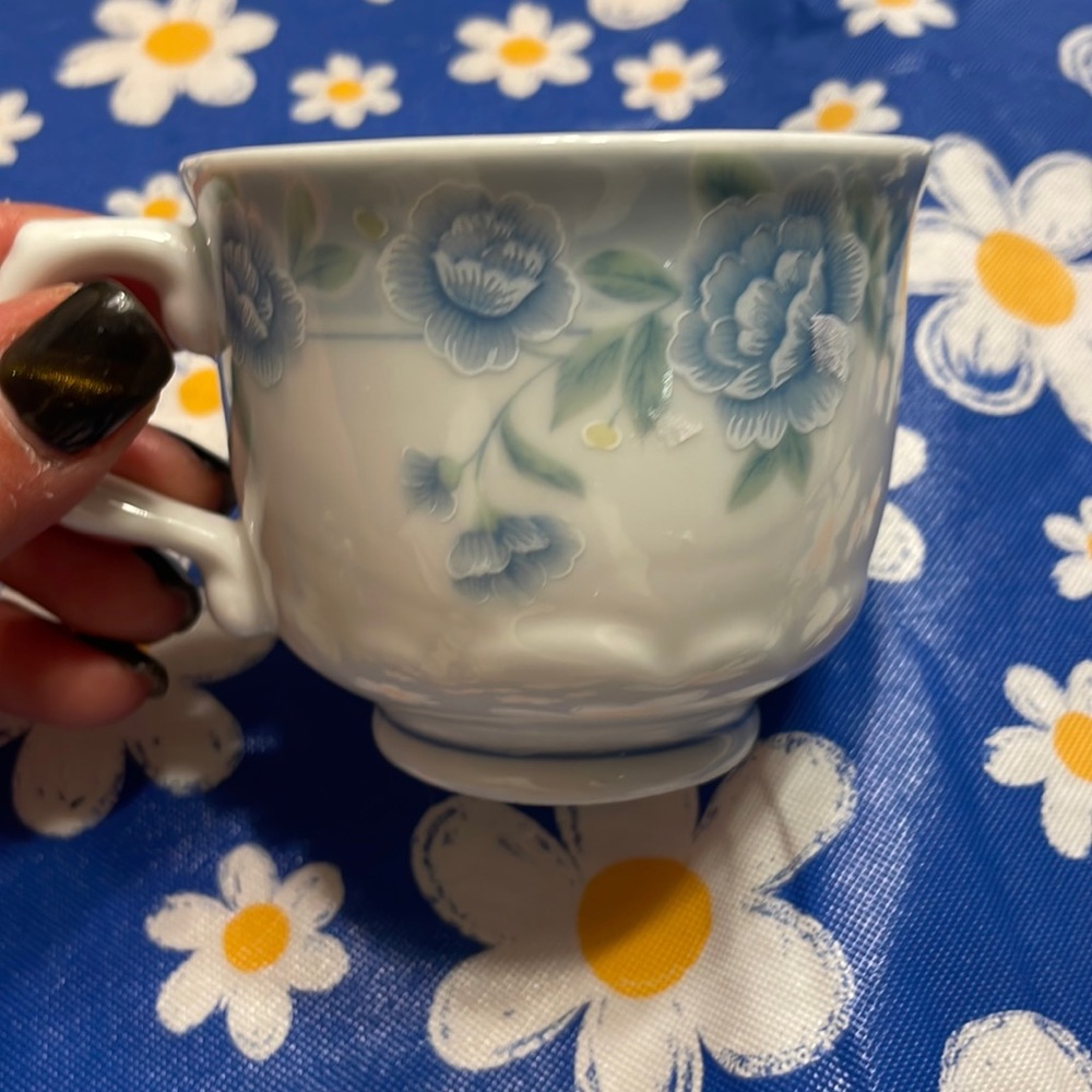 Set of two tea cups in perfect condition